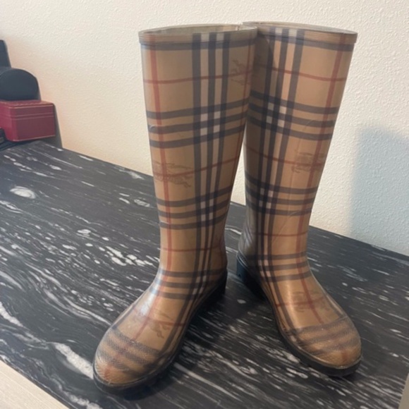 BURBERRY RAINBOOTS - Picture 1 of 3